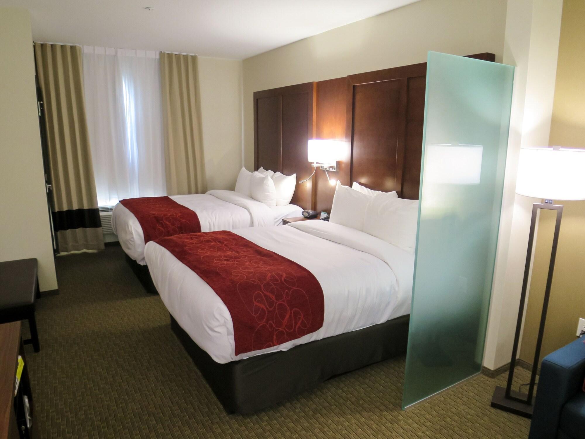 Comfort Suites Regina Esterno foto
