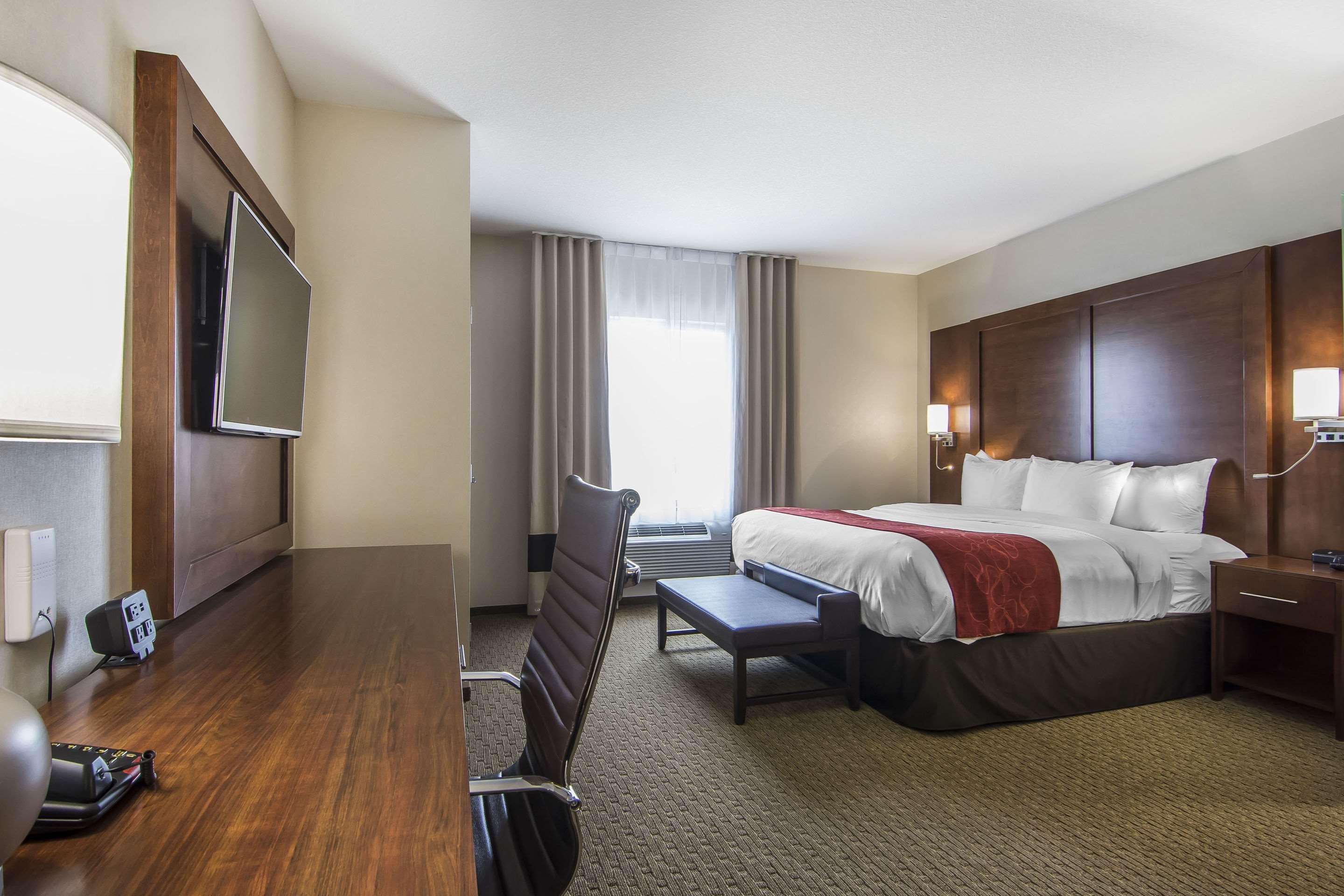 Comfort Suites Regina Esterno foto