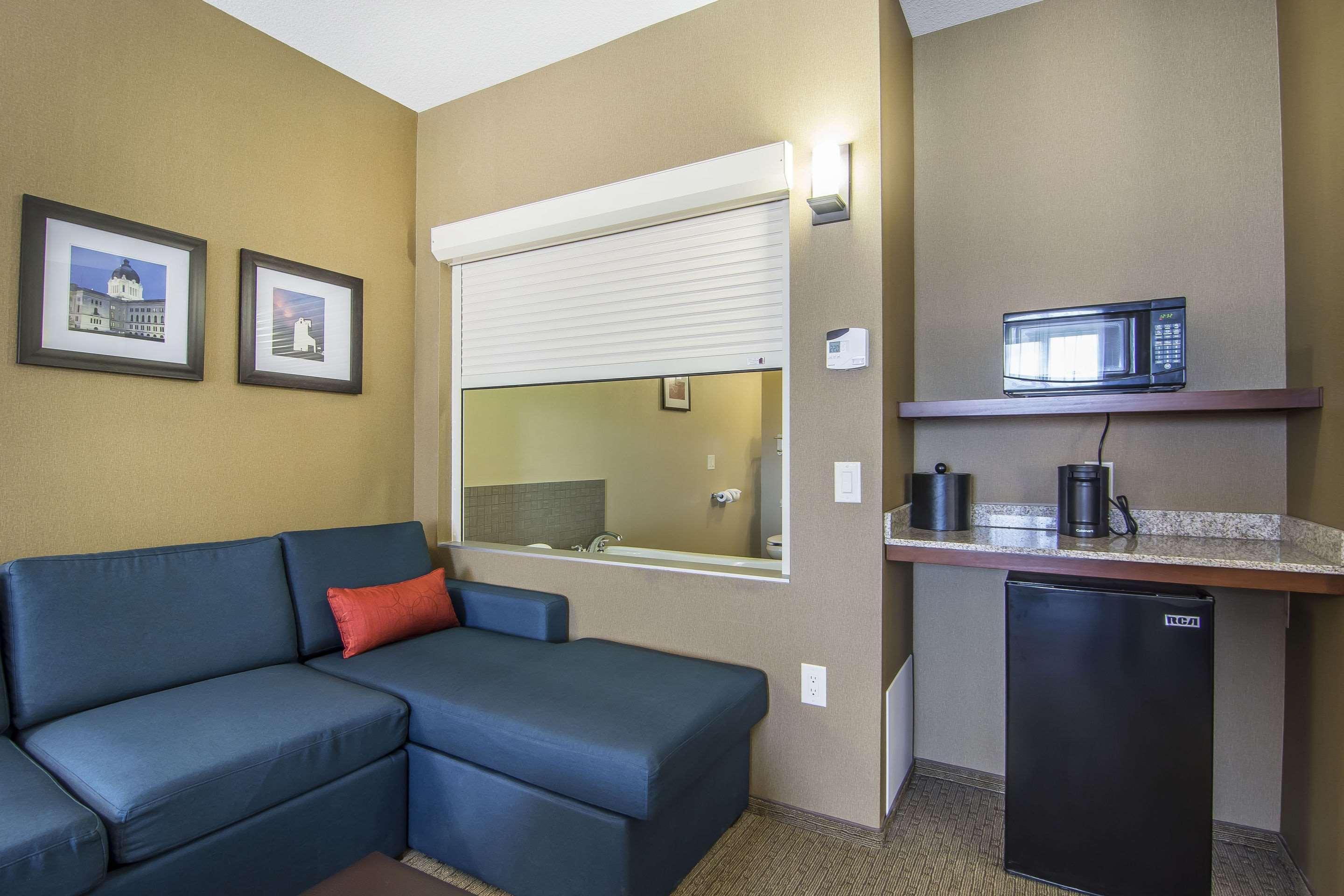 Comfort Suites Regina Esterno foto