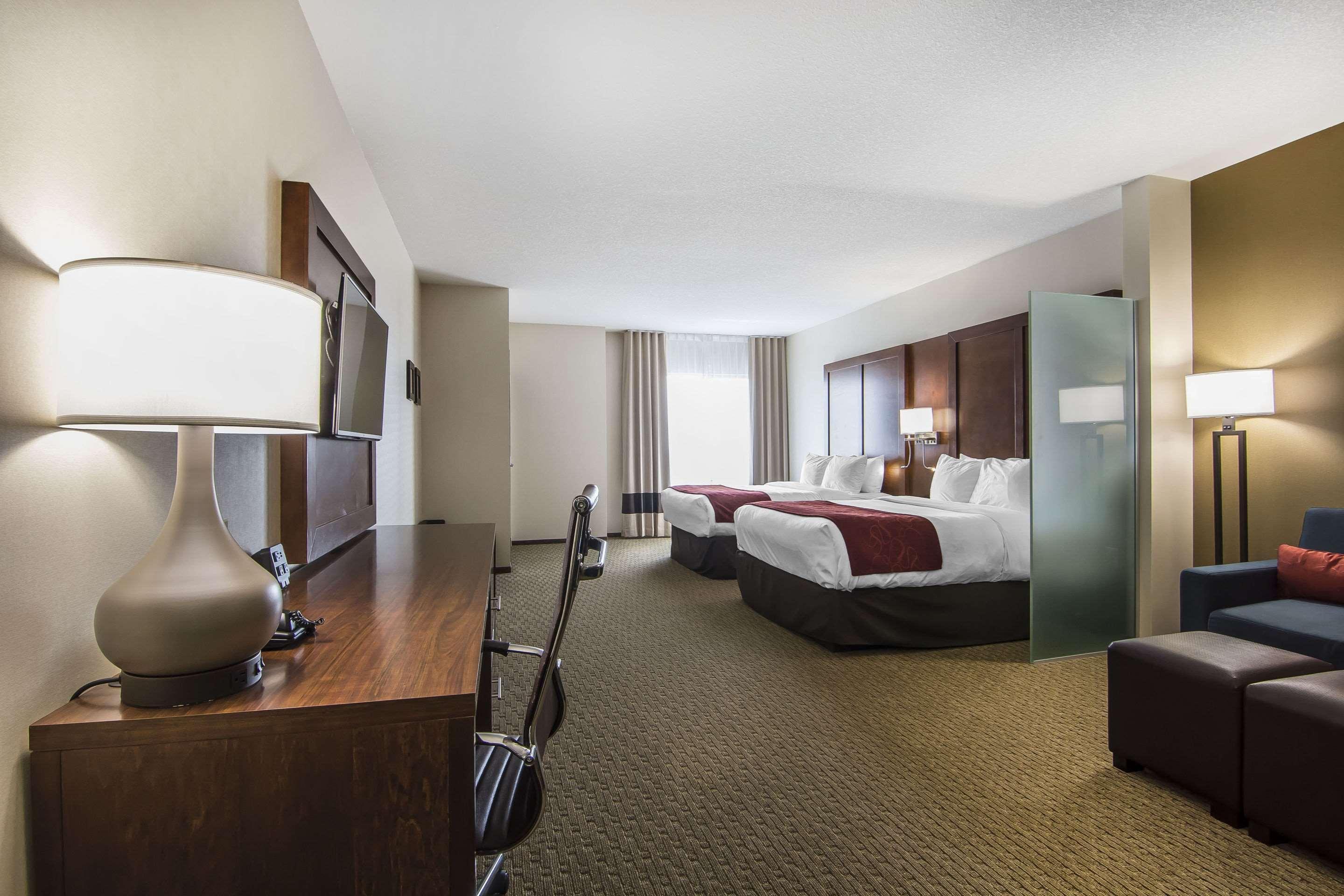 Comfort Suites Regina Esterno foto