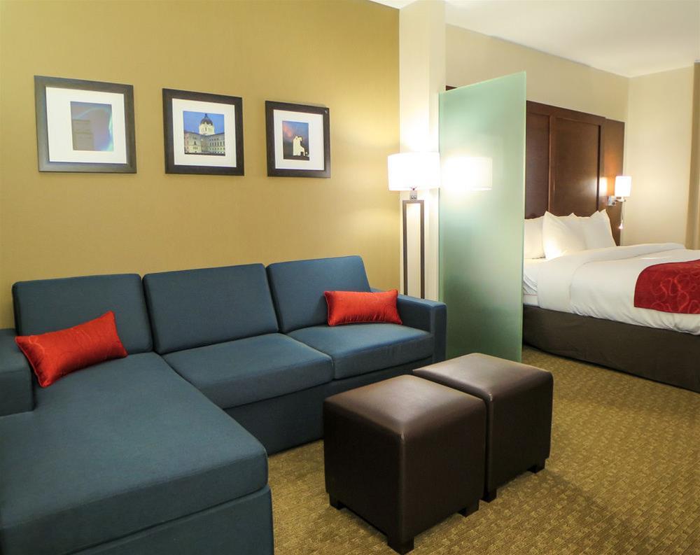 Comfort Suites Regina Esterno foto