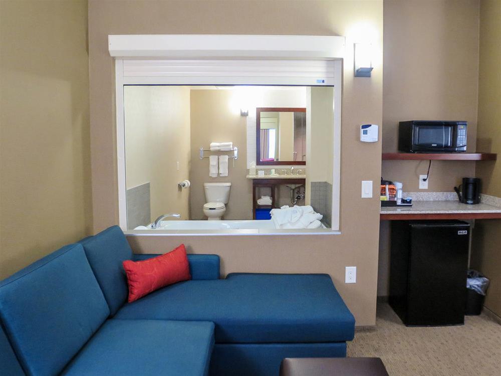 Comfort Suites Regina Esterno foto