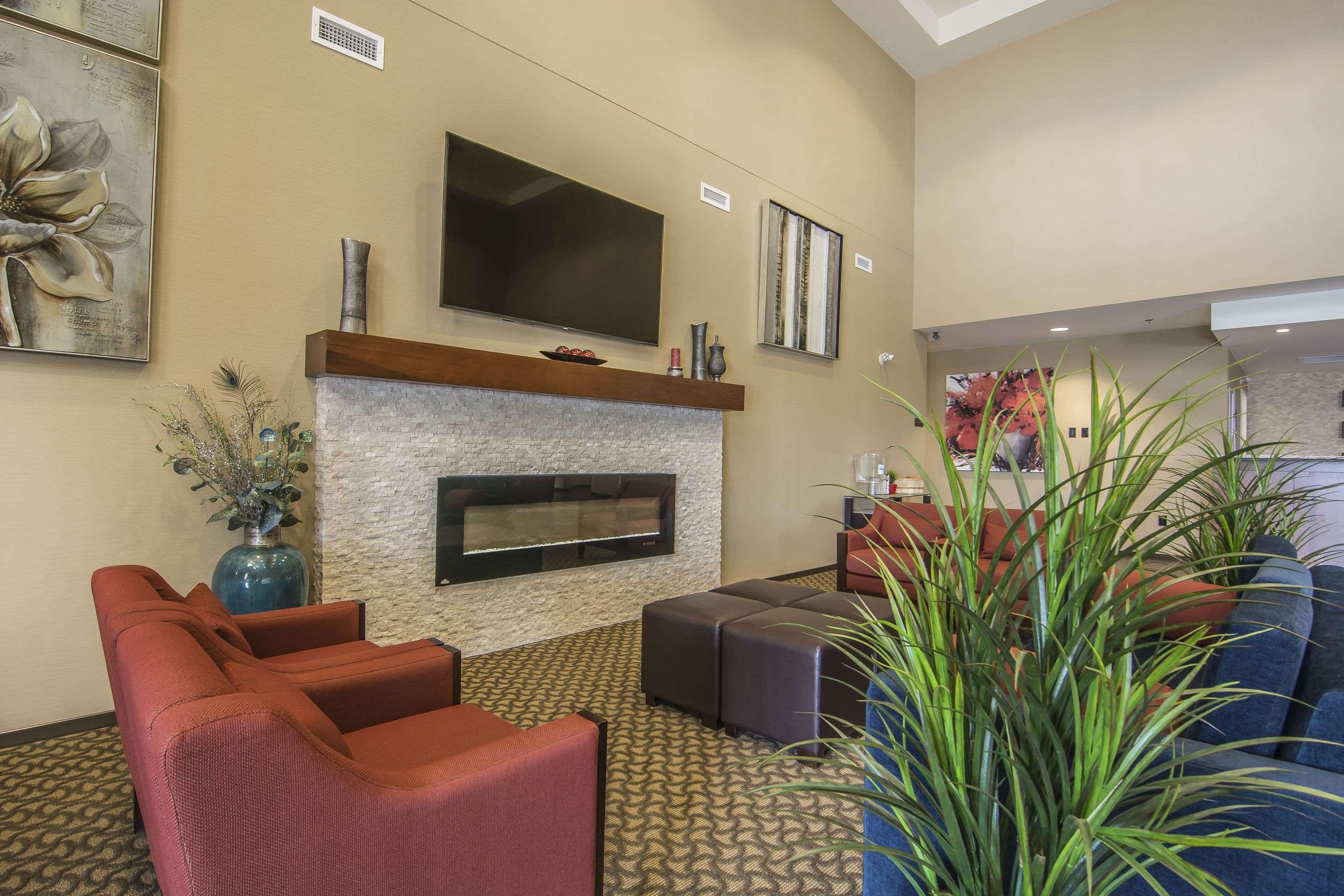 Comfort Suites Regina Esterno foto