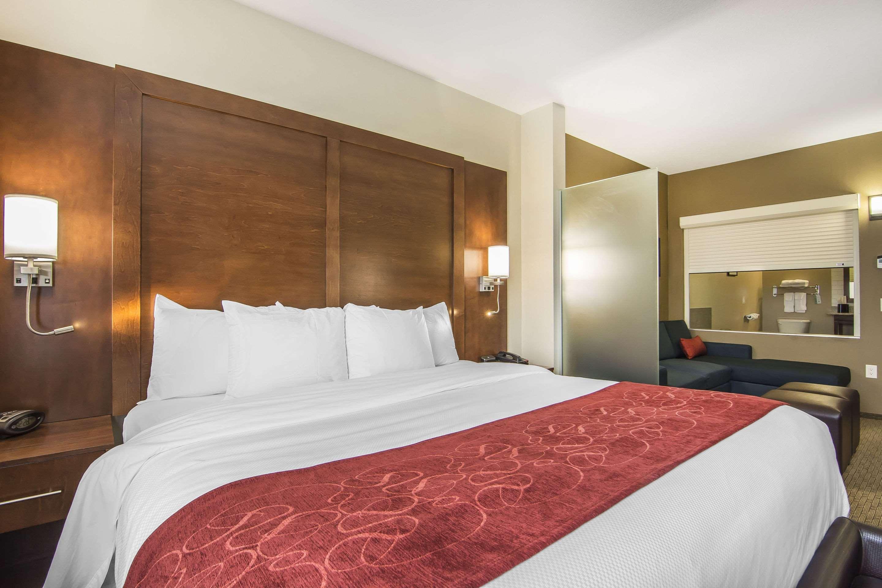 Comfort Suites Regina Esterno foto