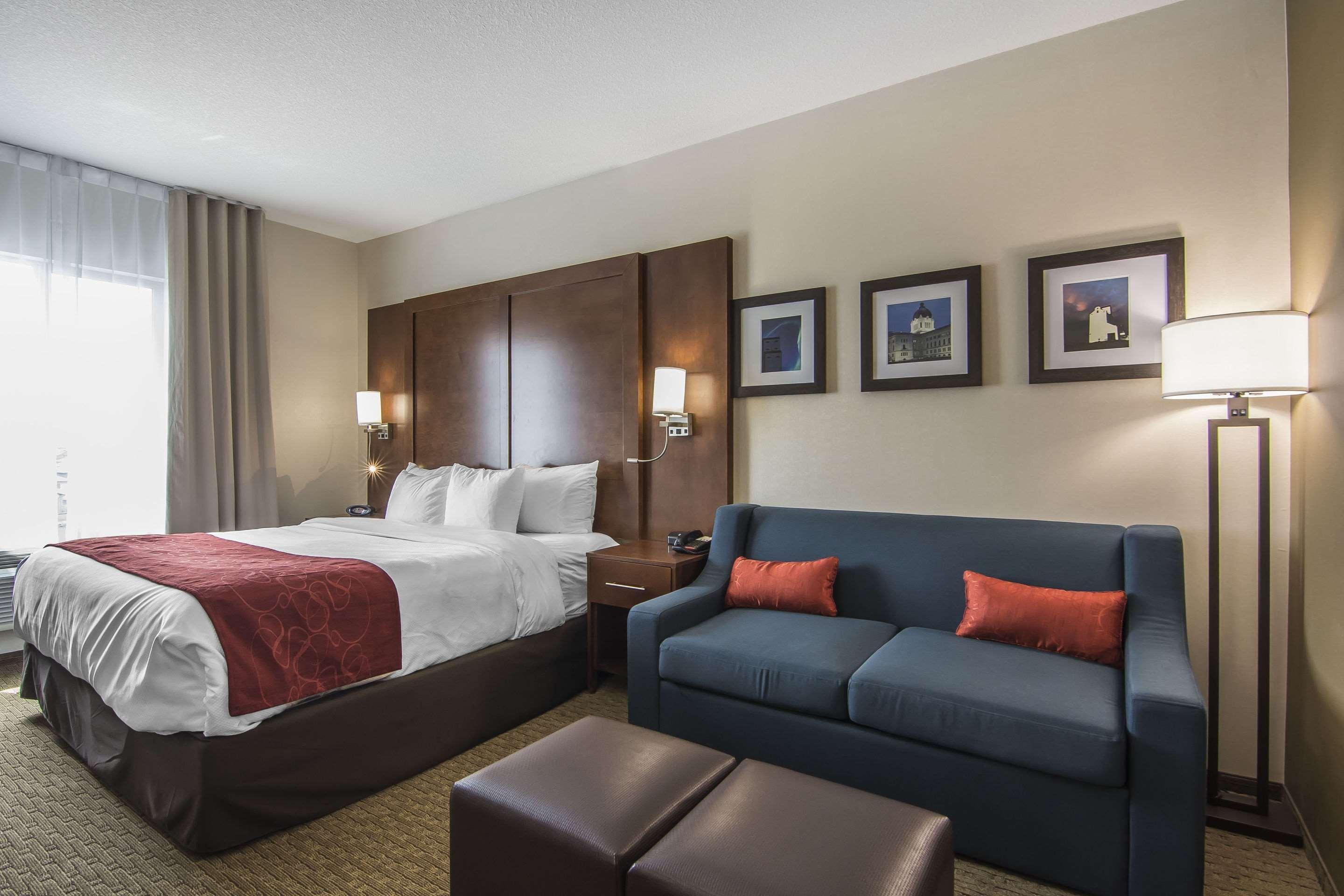 Comfort Suites Regina Esterno foto