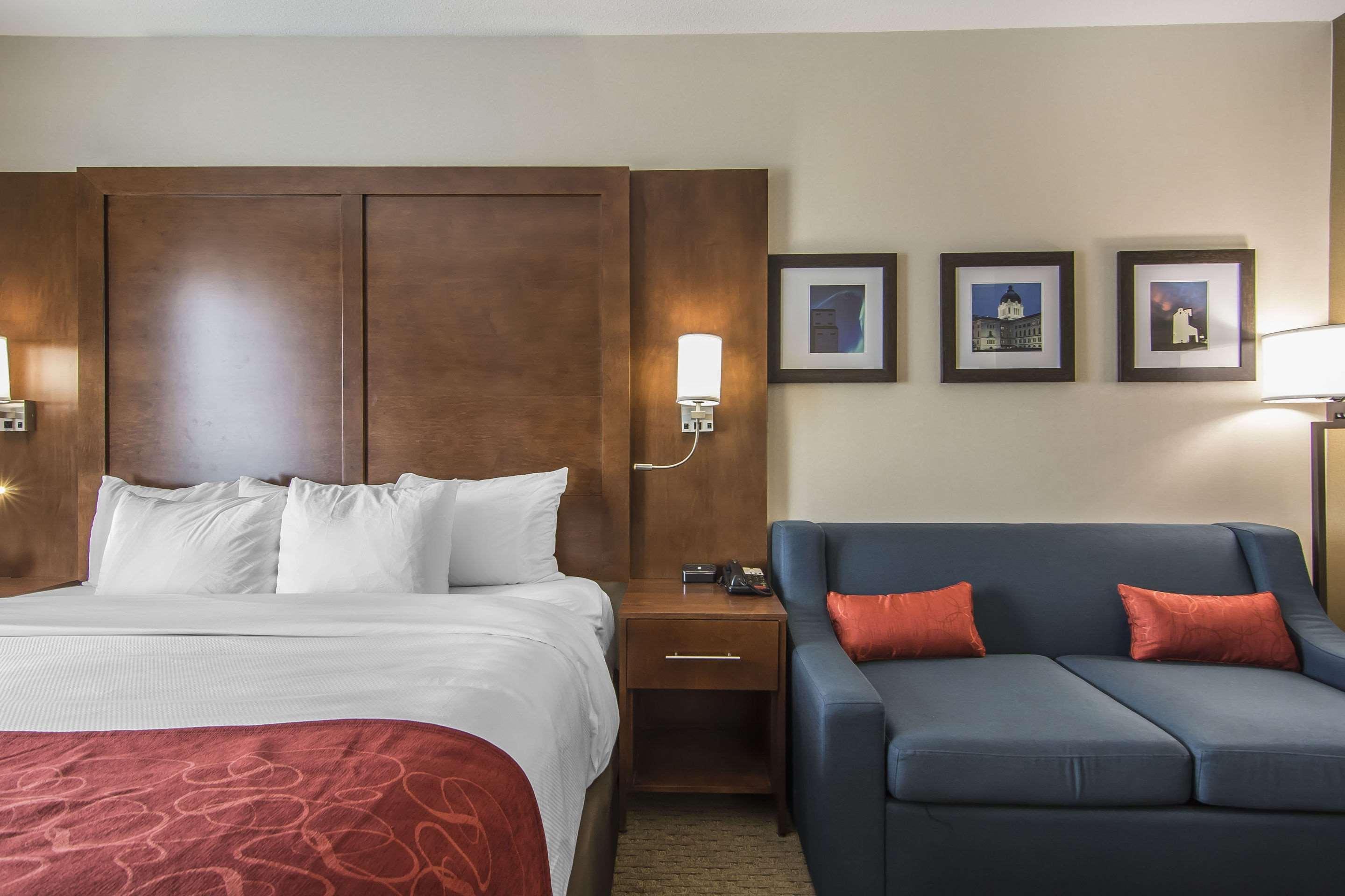 Comfort Suites Regina Esterno foto