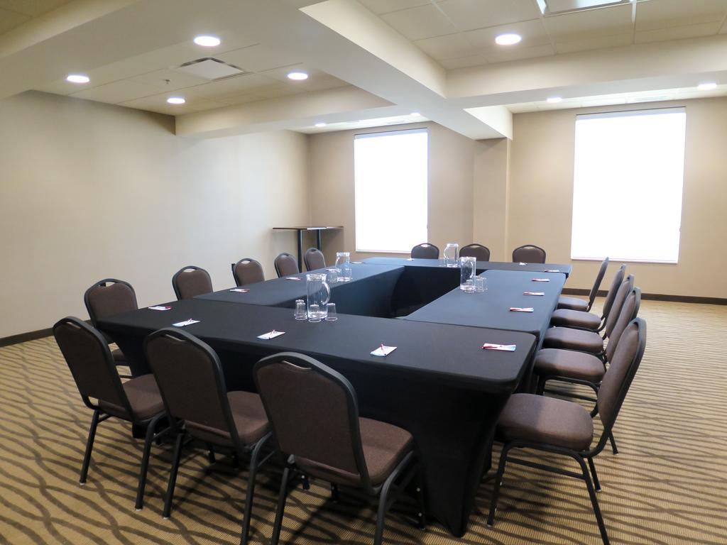 Comfort Suites Regina Esterno foto